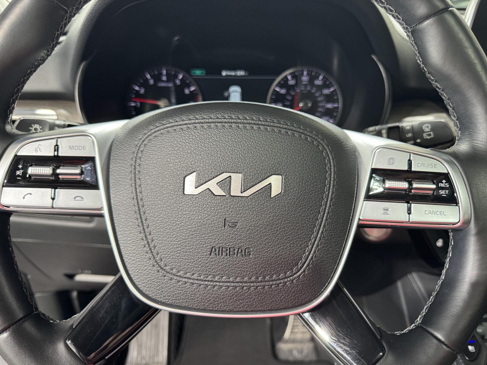 Vehicle photo 13