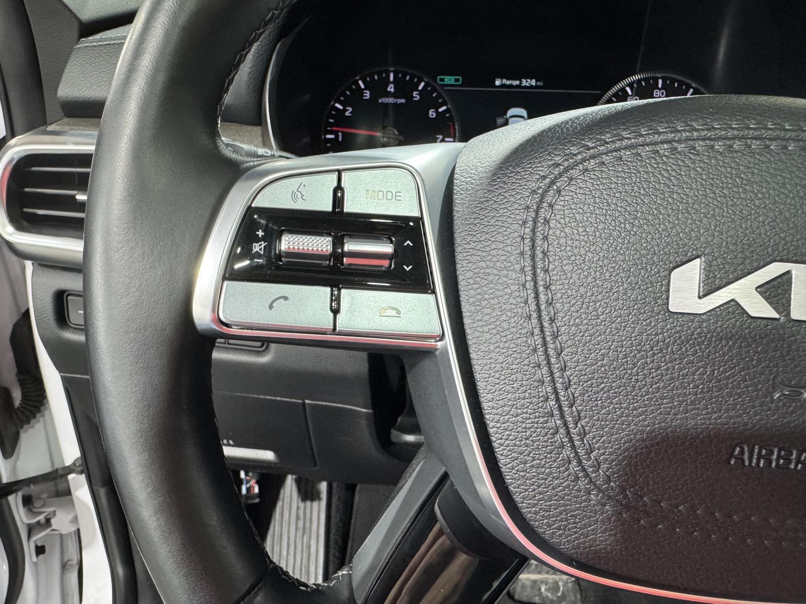 Vehicle photo 14