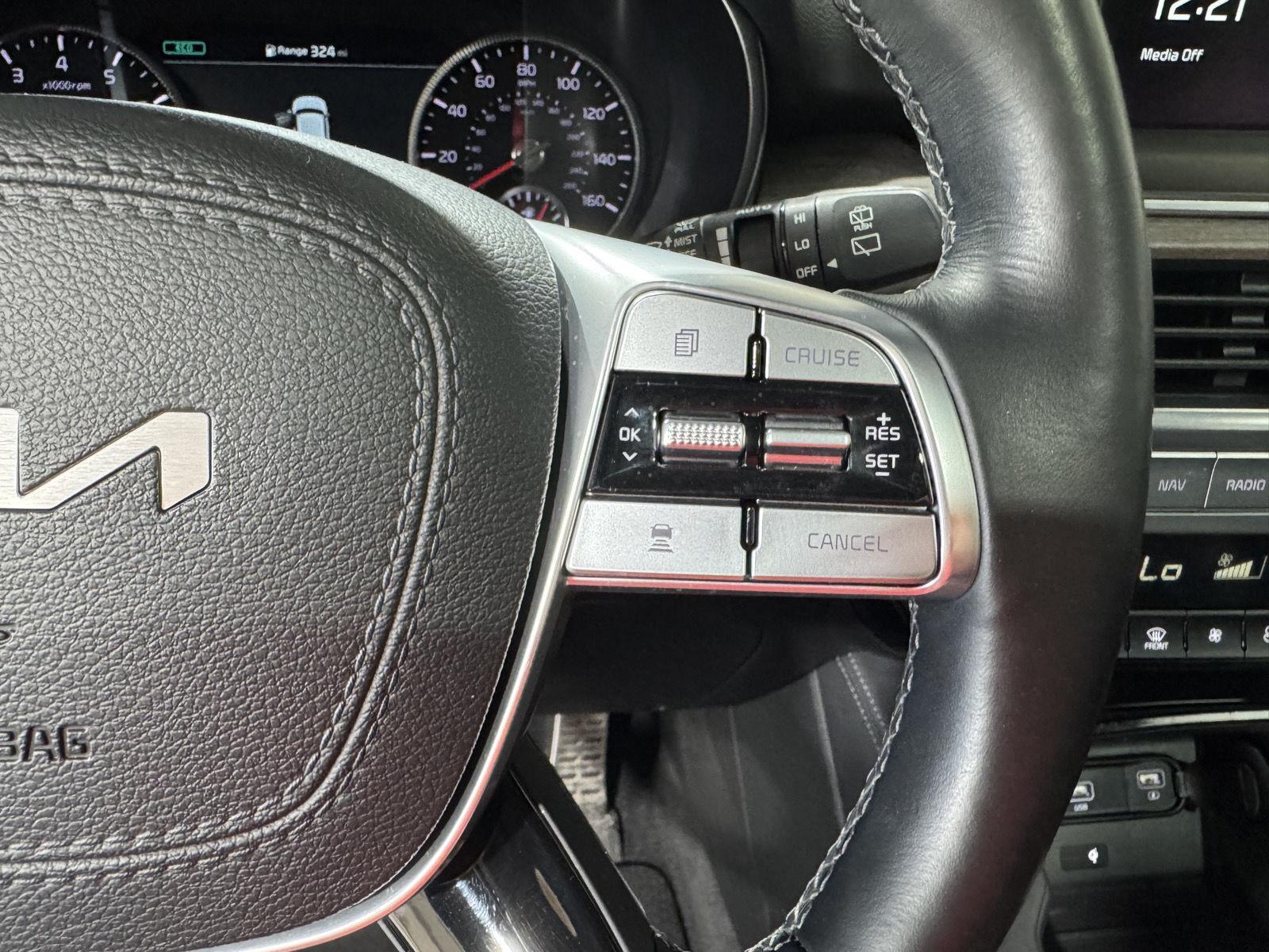 Vehicle photo 15