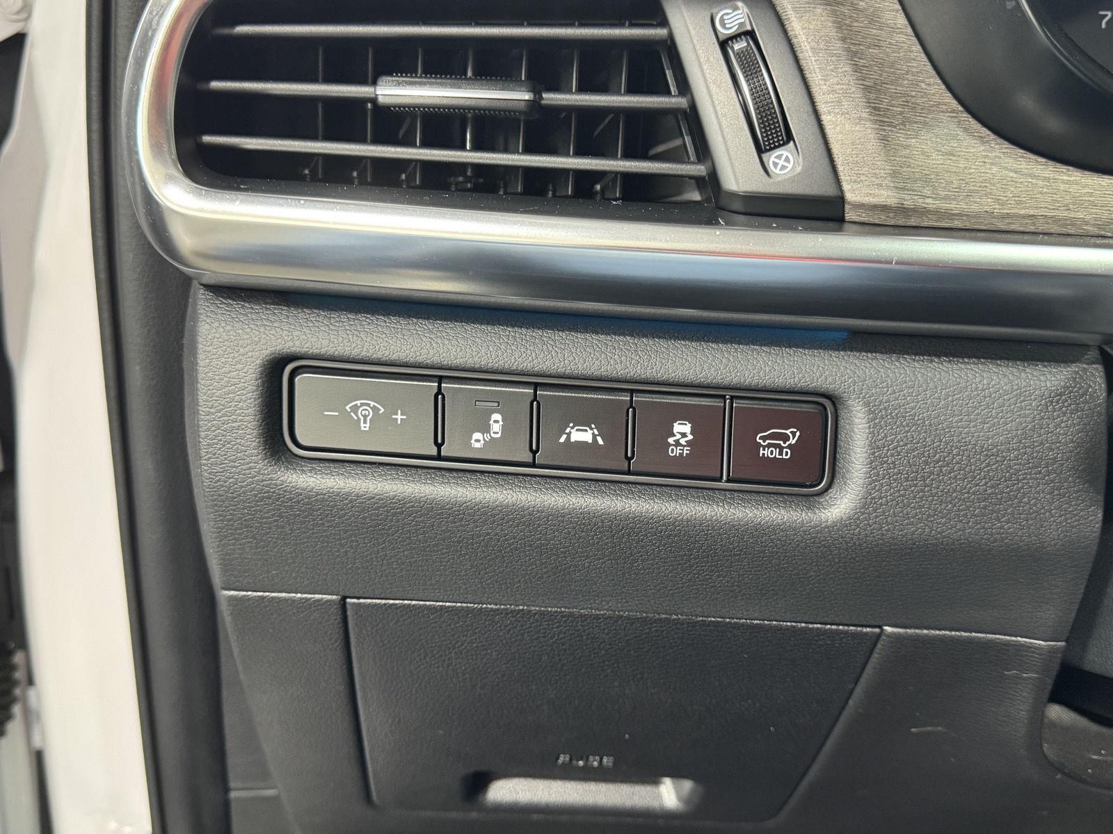 Vehicle photo 16