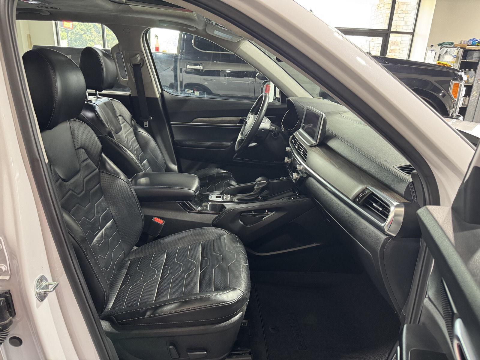 Vehicle photo 21