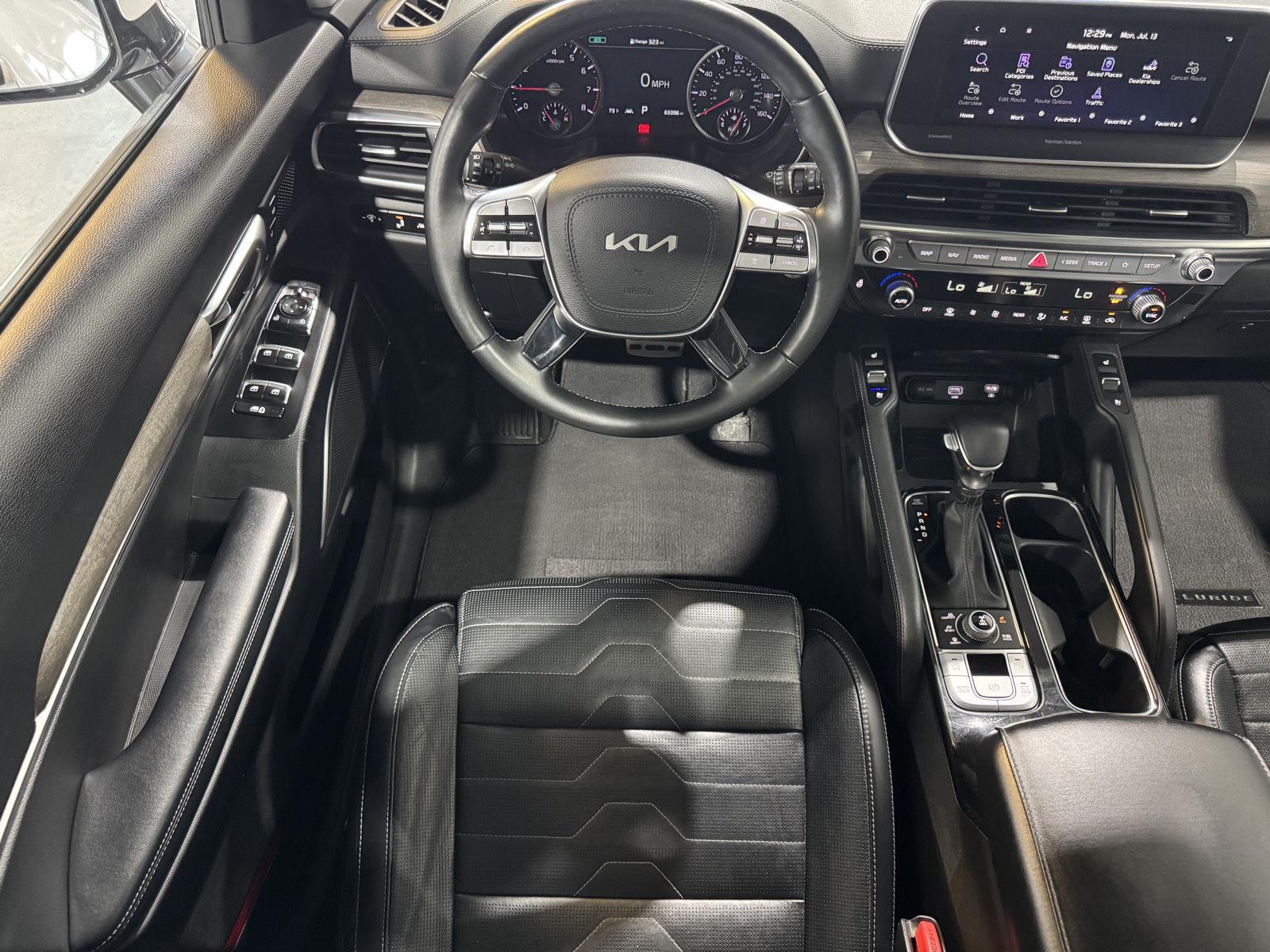 Vehicle photo 23