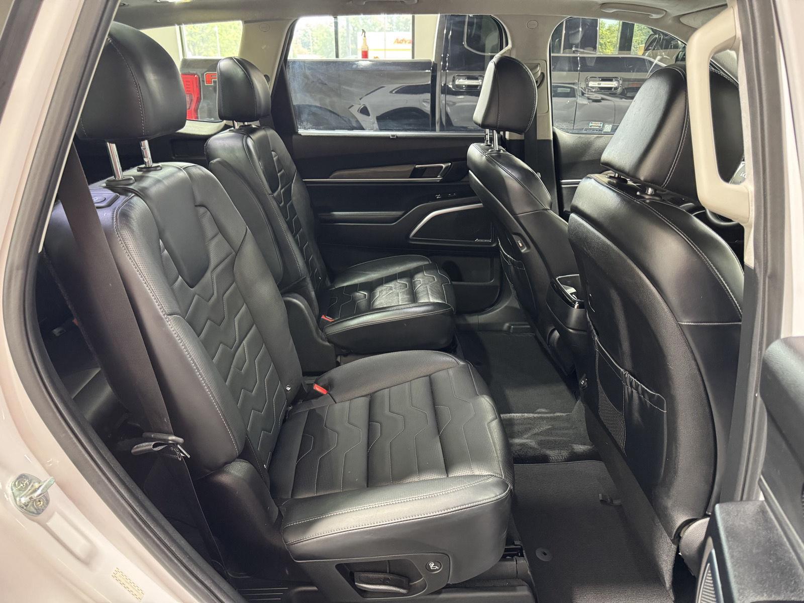 Vehicle photo 25