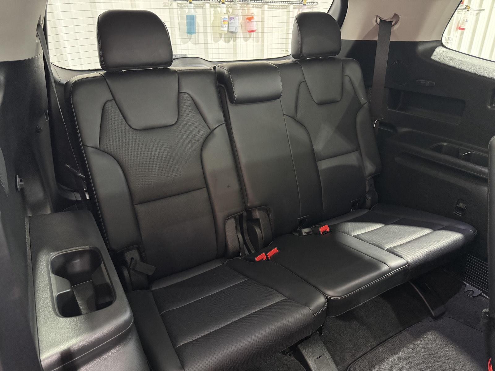 Vehicle photo 26