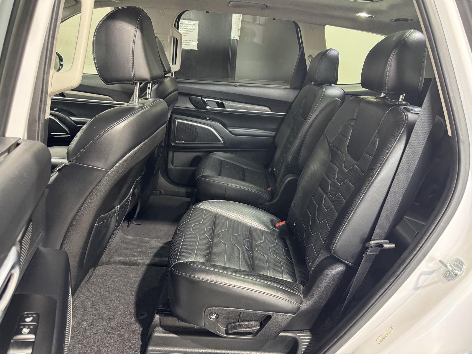 Vehicle photo 28