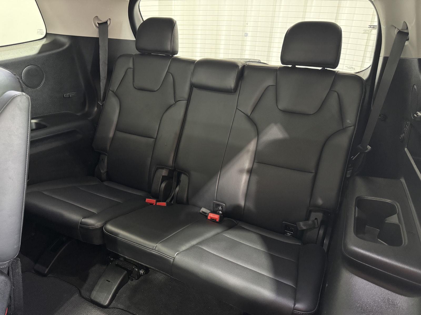Vehicle photo 29