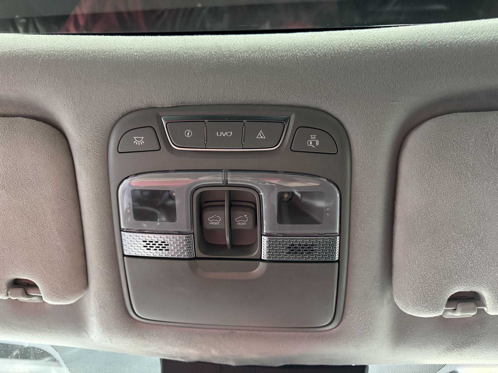 Vehicle photo 30