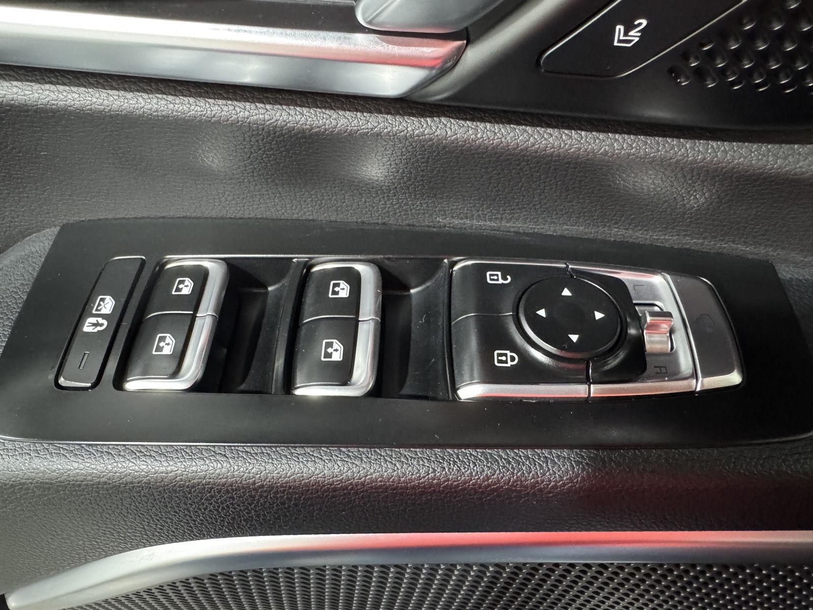 Vehicle photo 38
