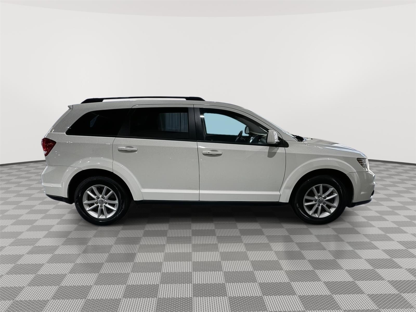 Vehicle photo 6