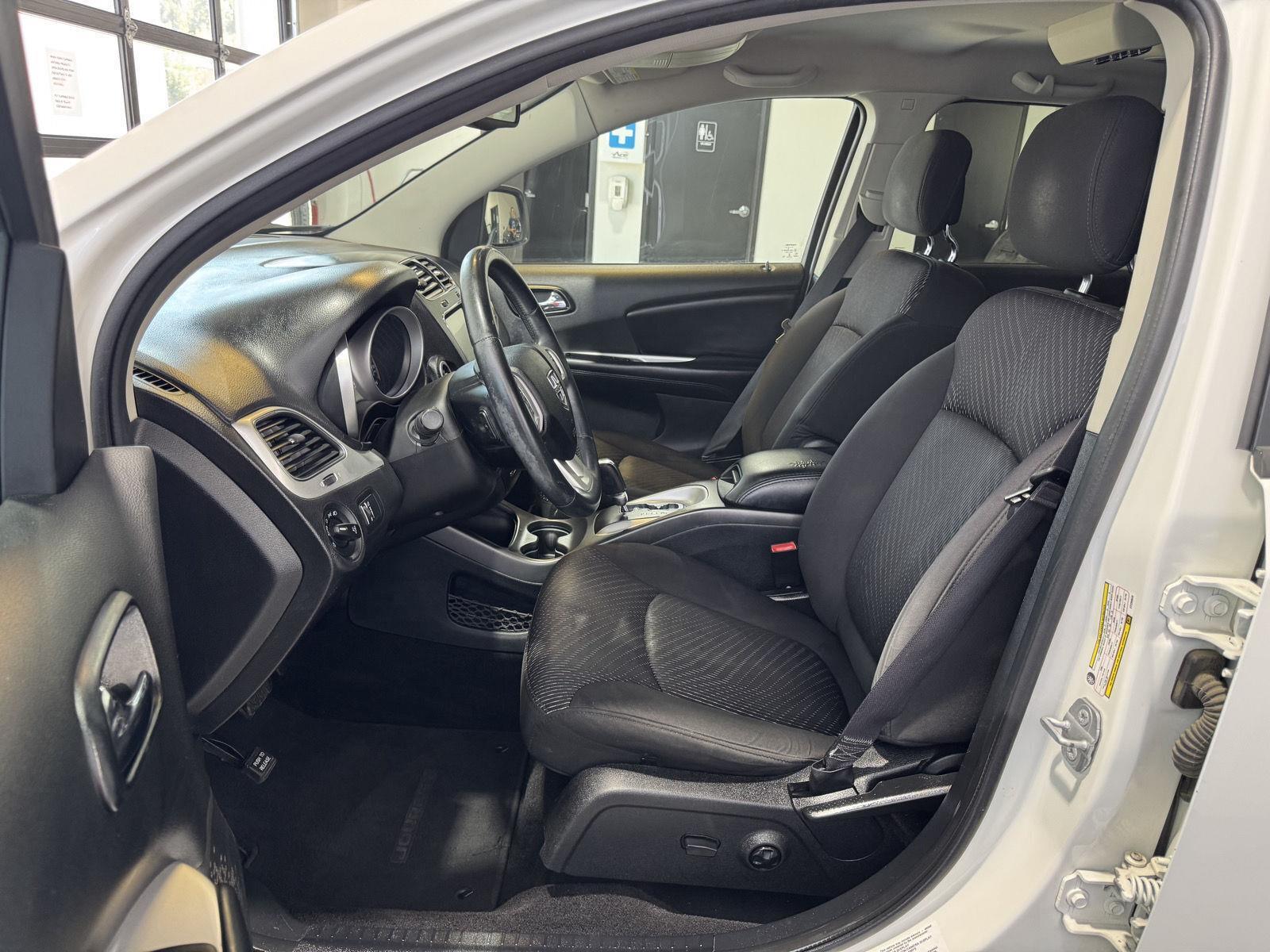 Vehicle photo 18