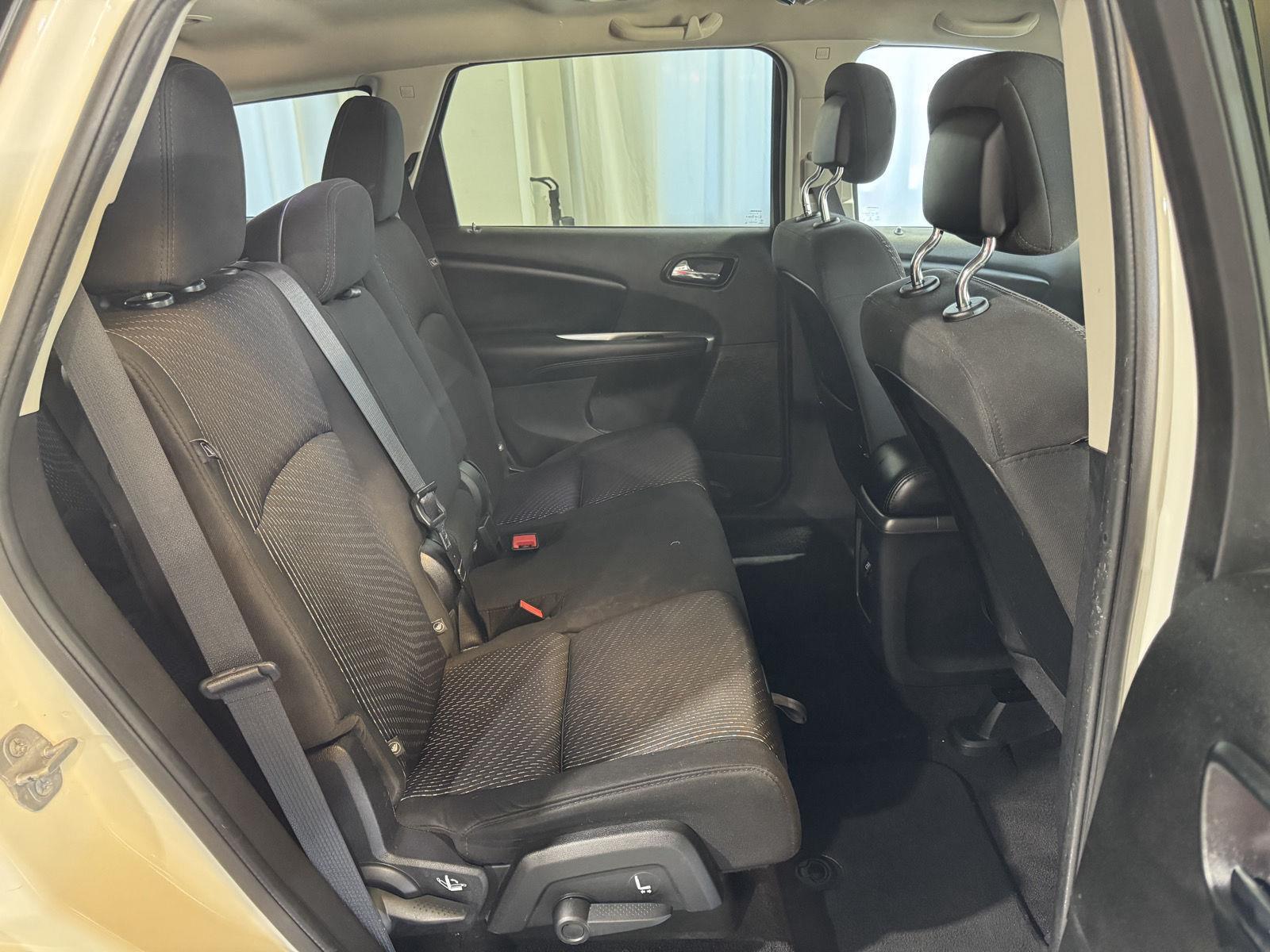 Vehicle photo 25