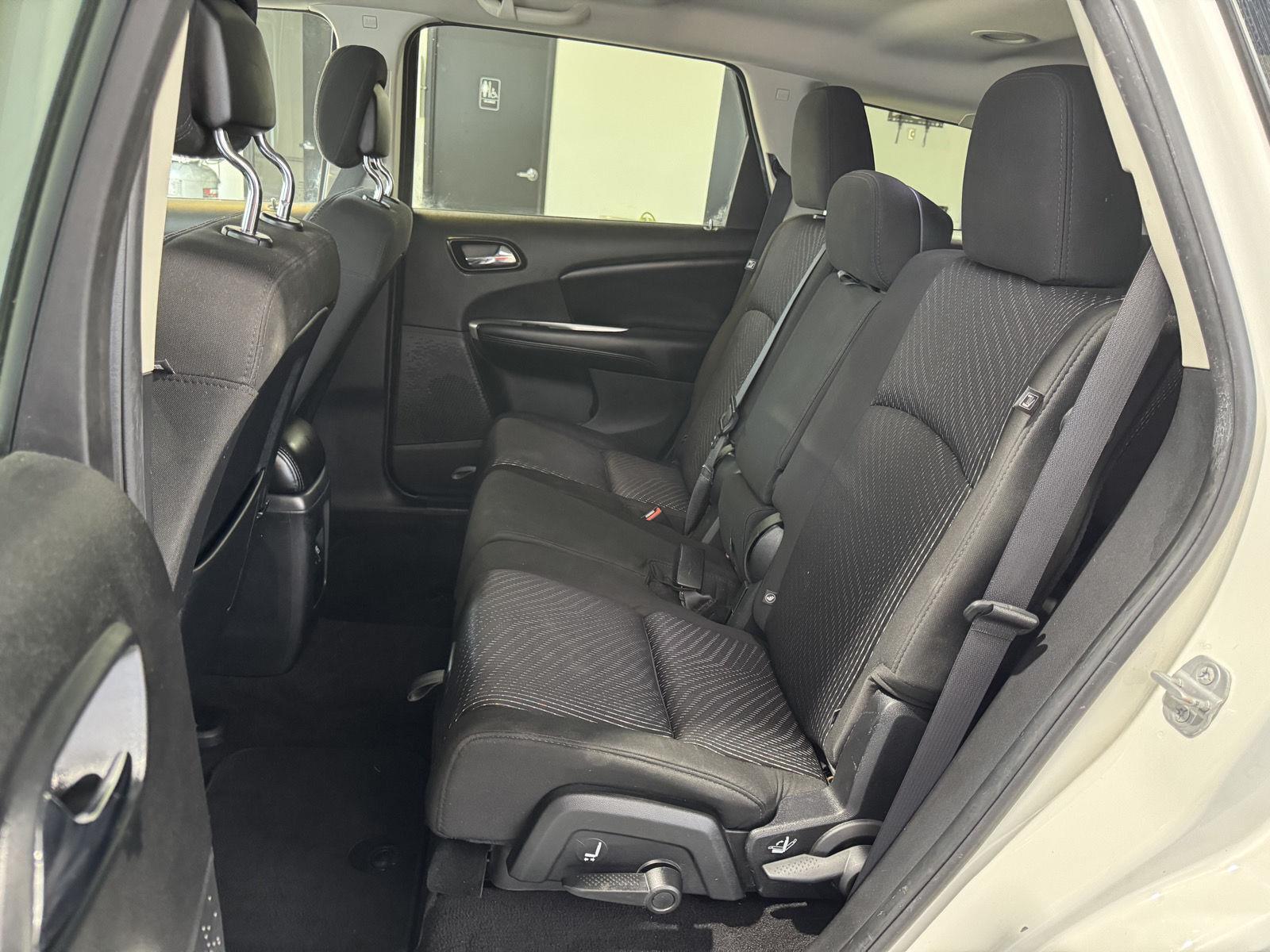 Vehicle photo 28