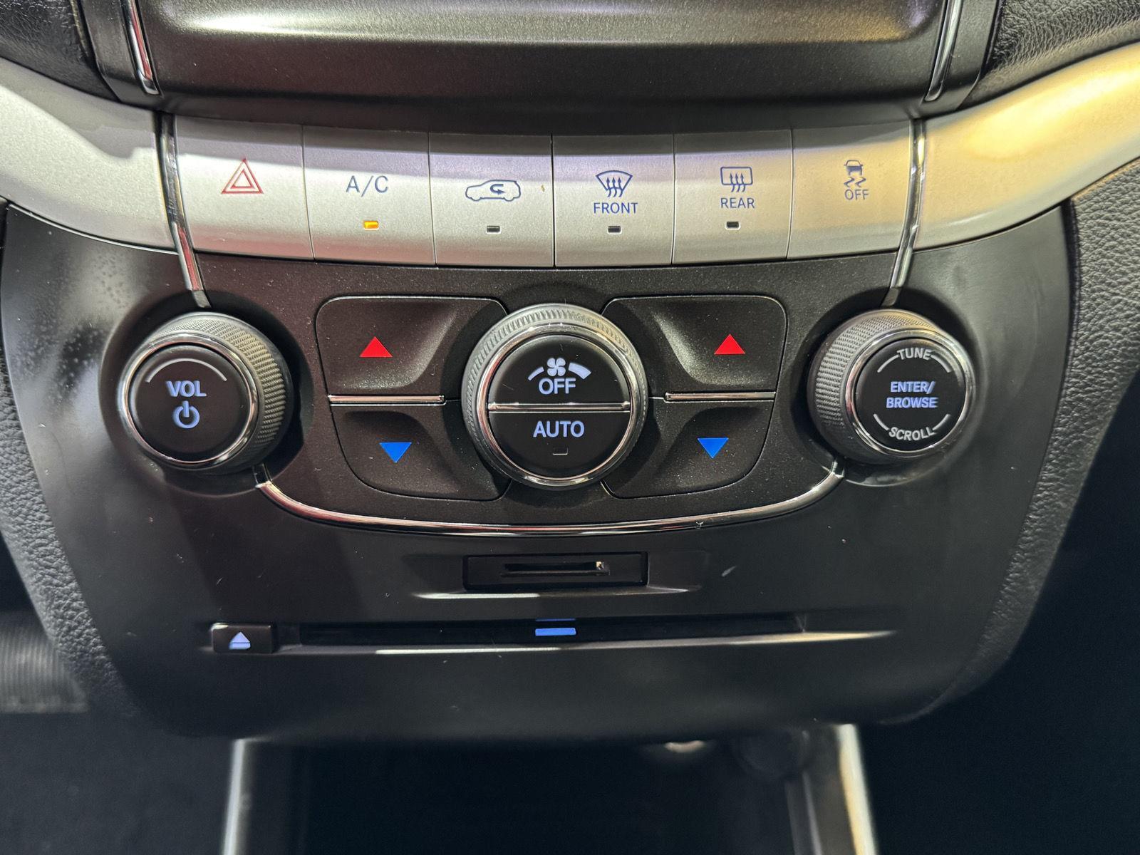 Vehicle photo 32