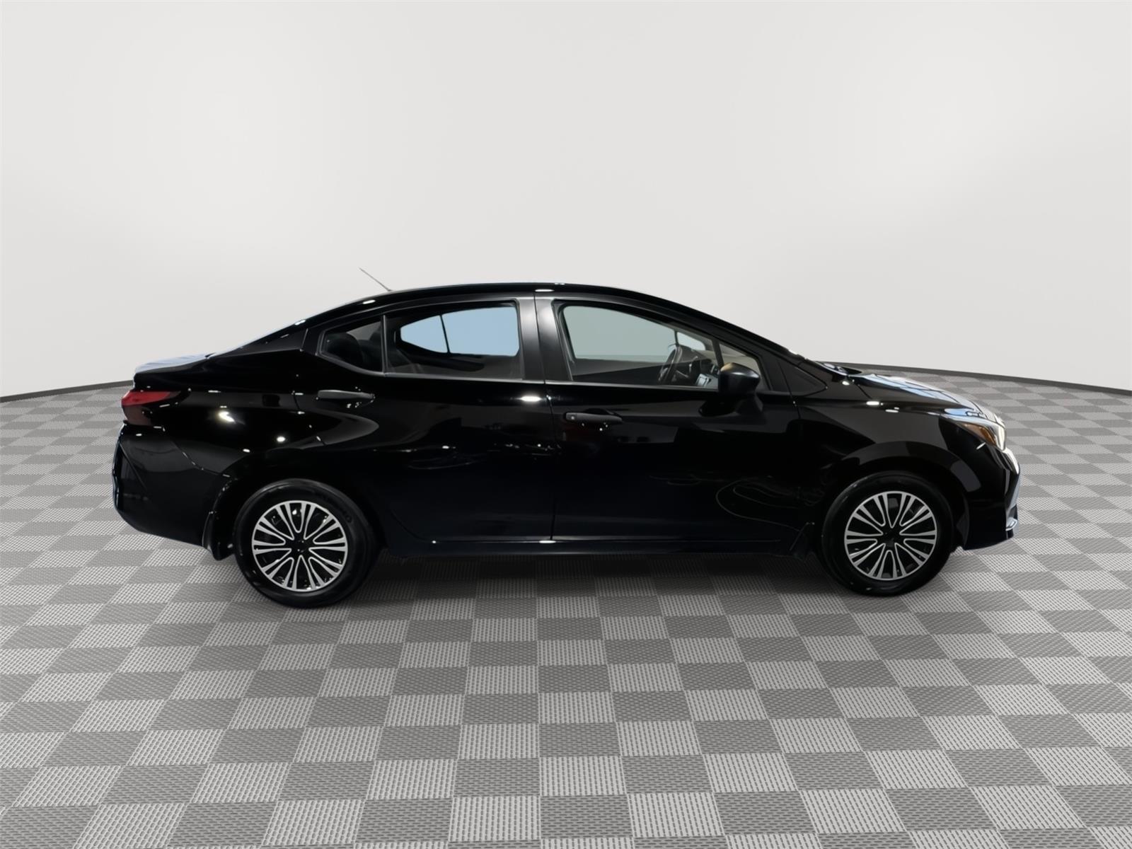 Vehicle photo 6