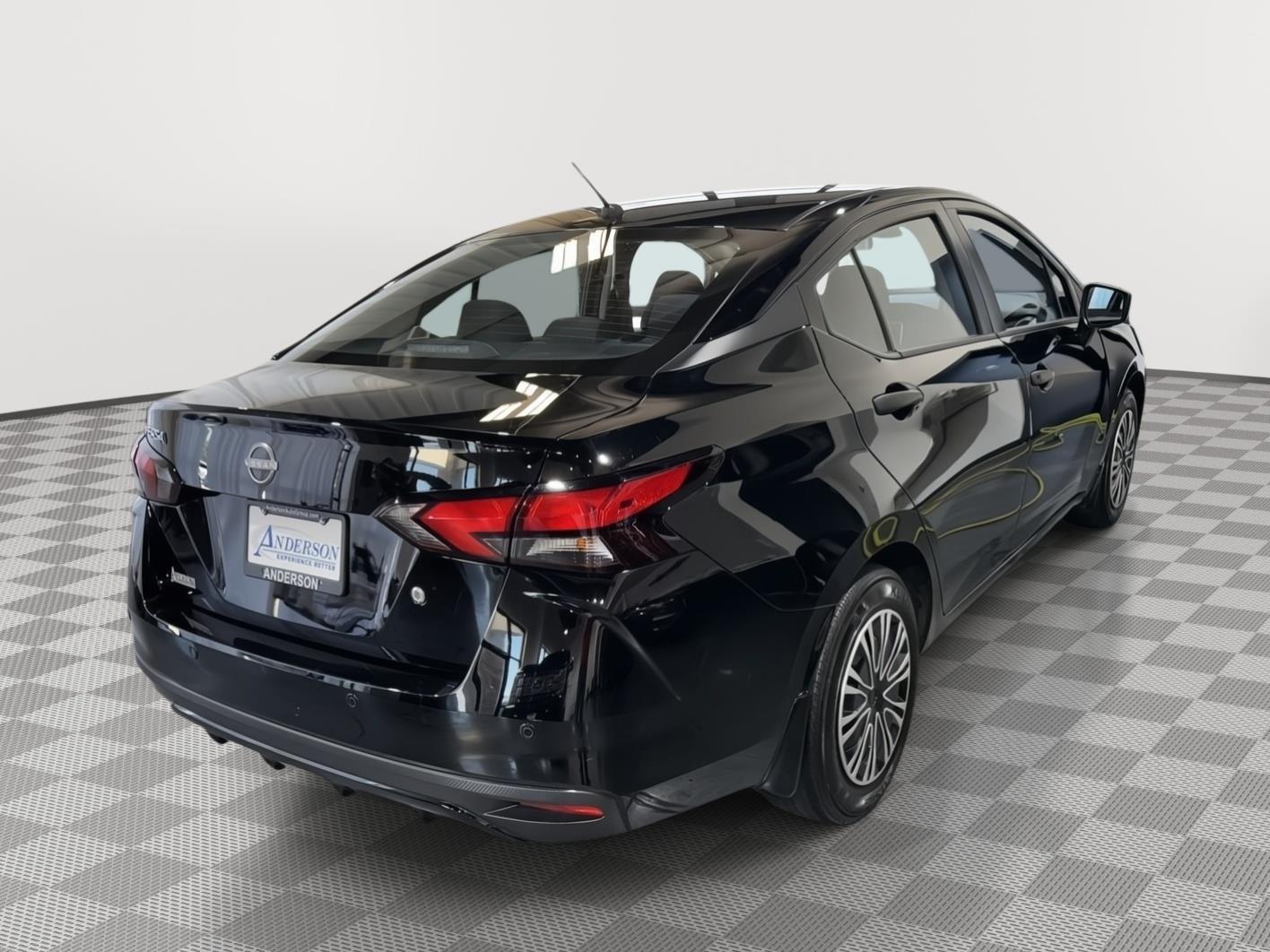 Vehicle photo 7