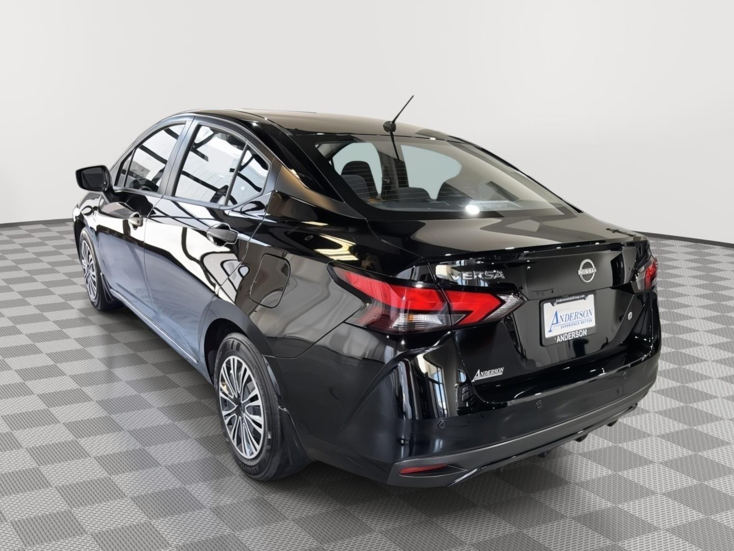 Vehicle photo 9