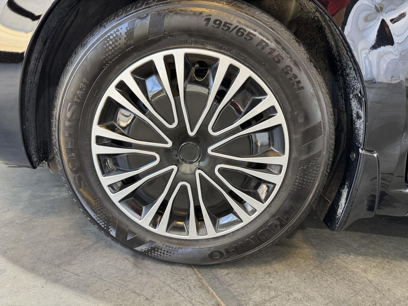 Vehicle photo 10