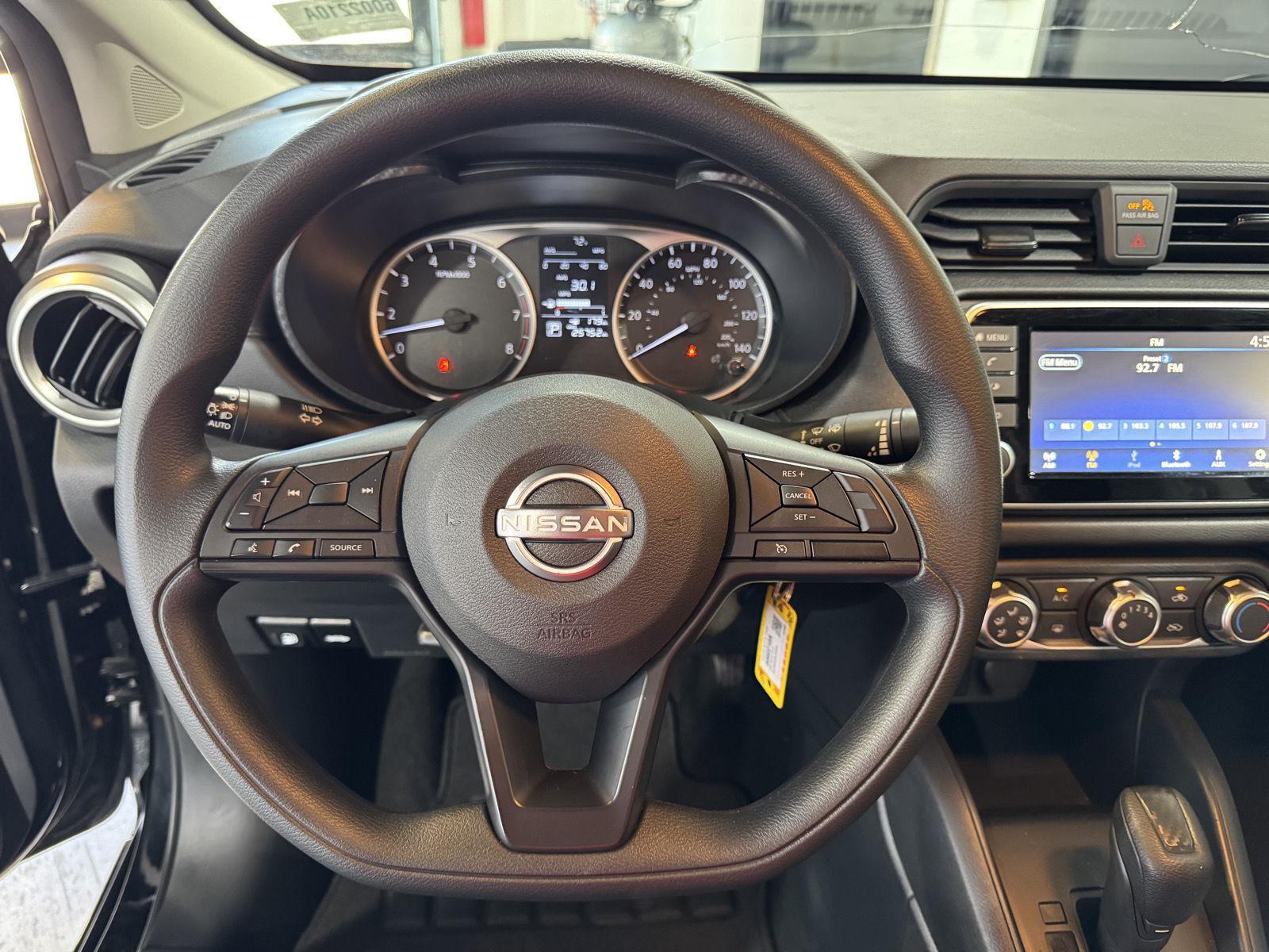 Vehicle photo 12