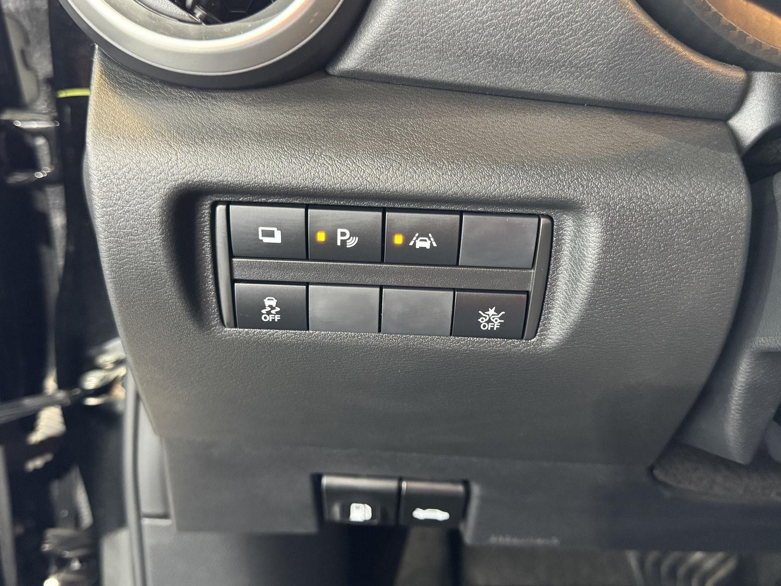 Vehicle photo 16