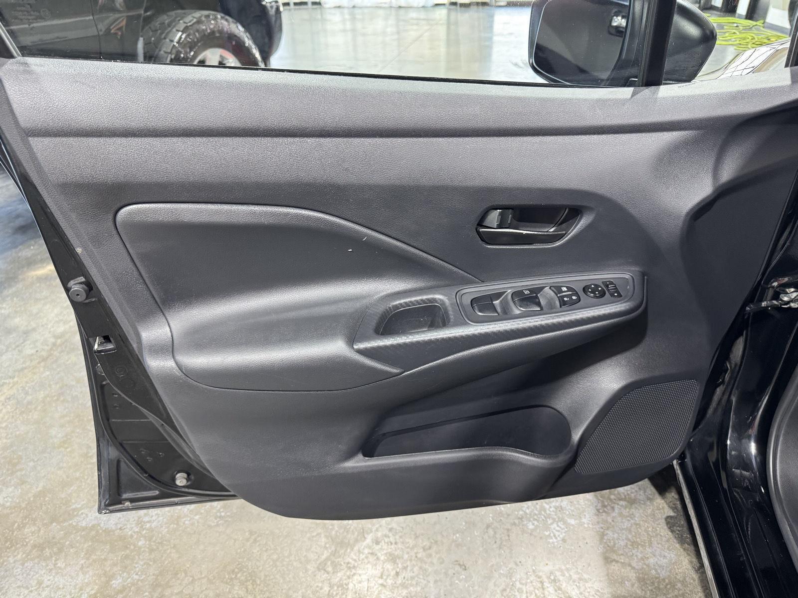 Vehicle photo 17
