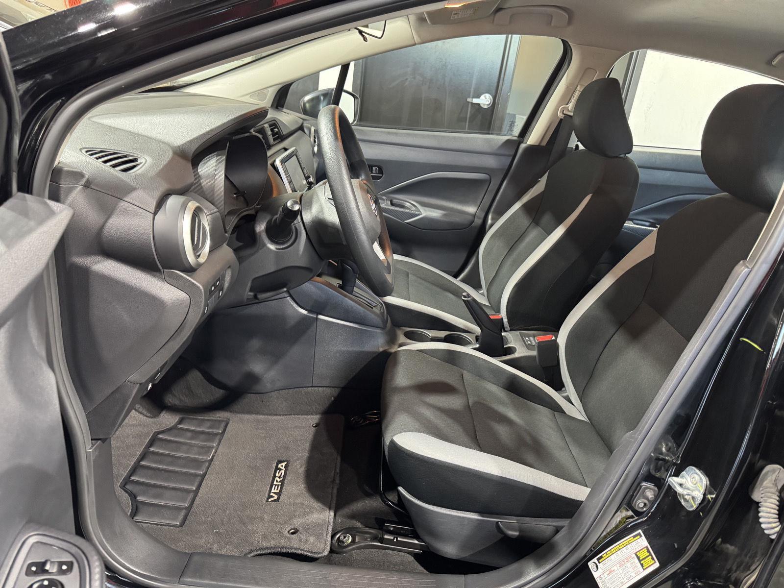 Vehicle photo 18