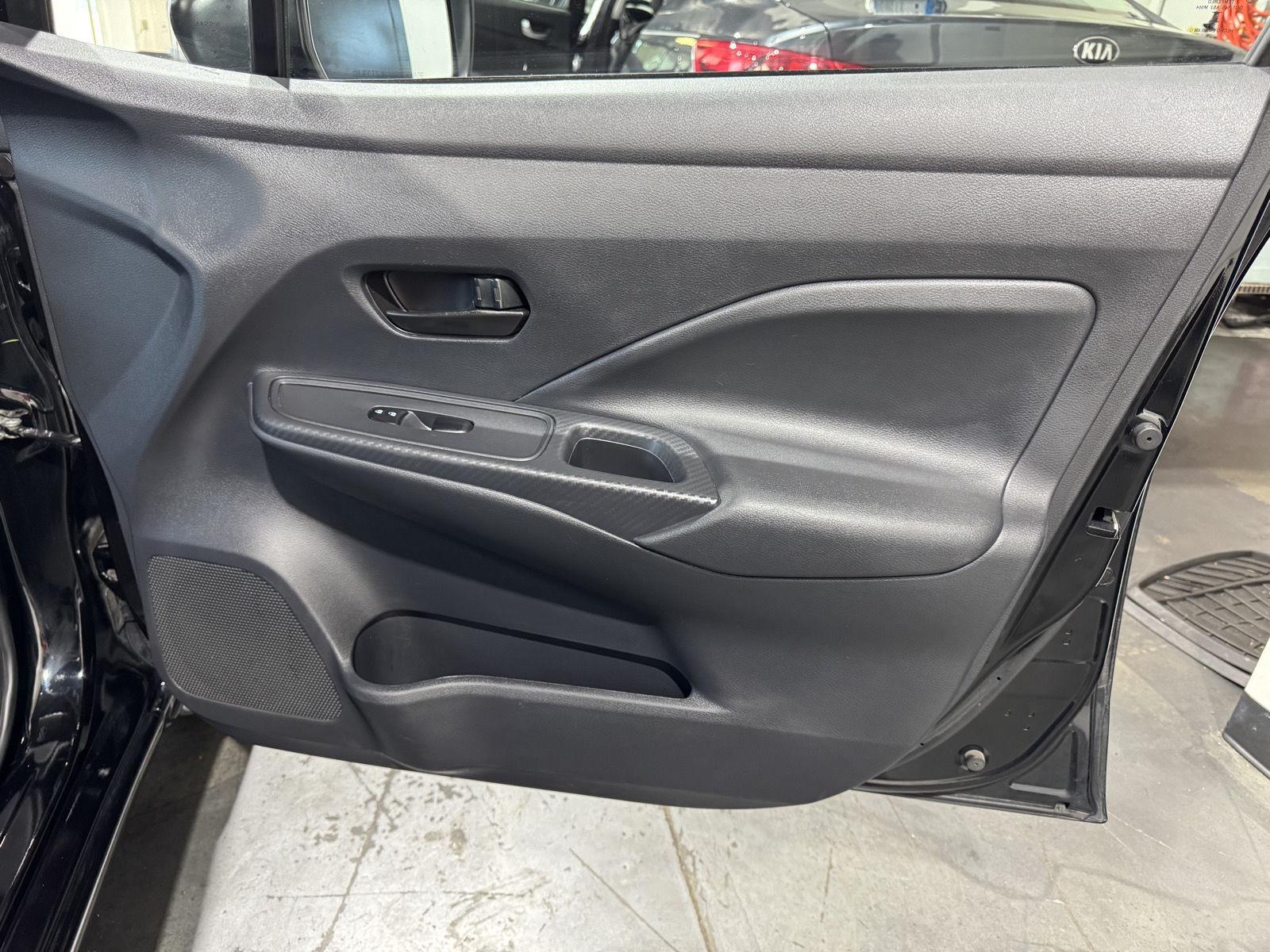 Vehicle photo 21