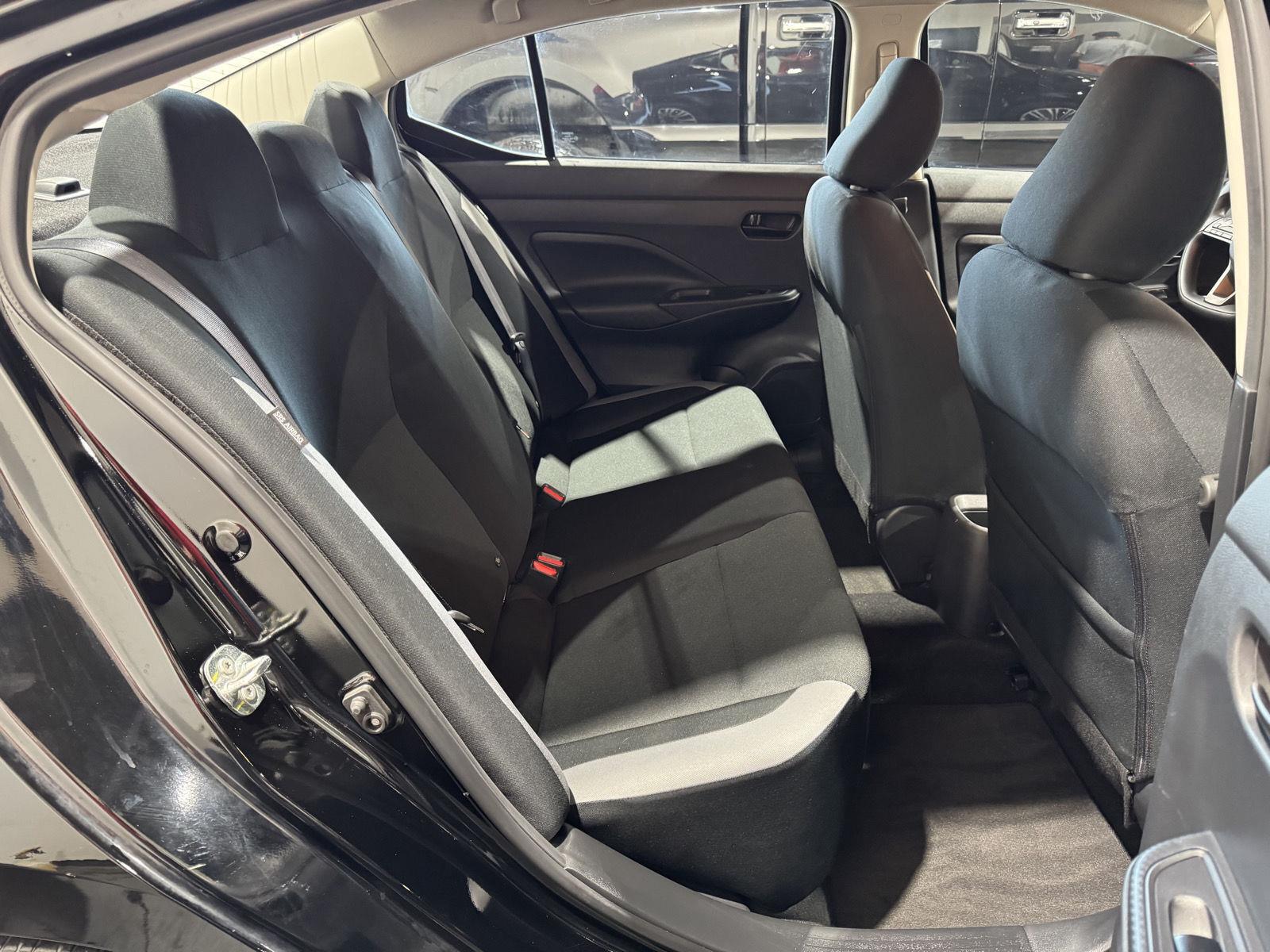 Vehicle photo 24