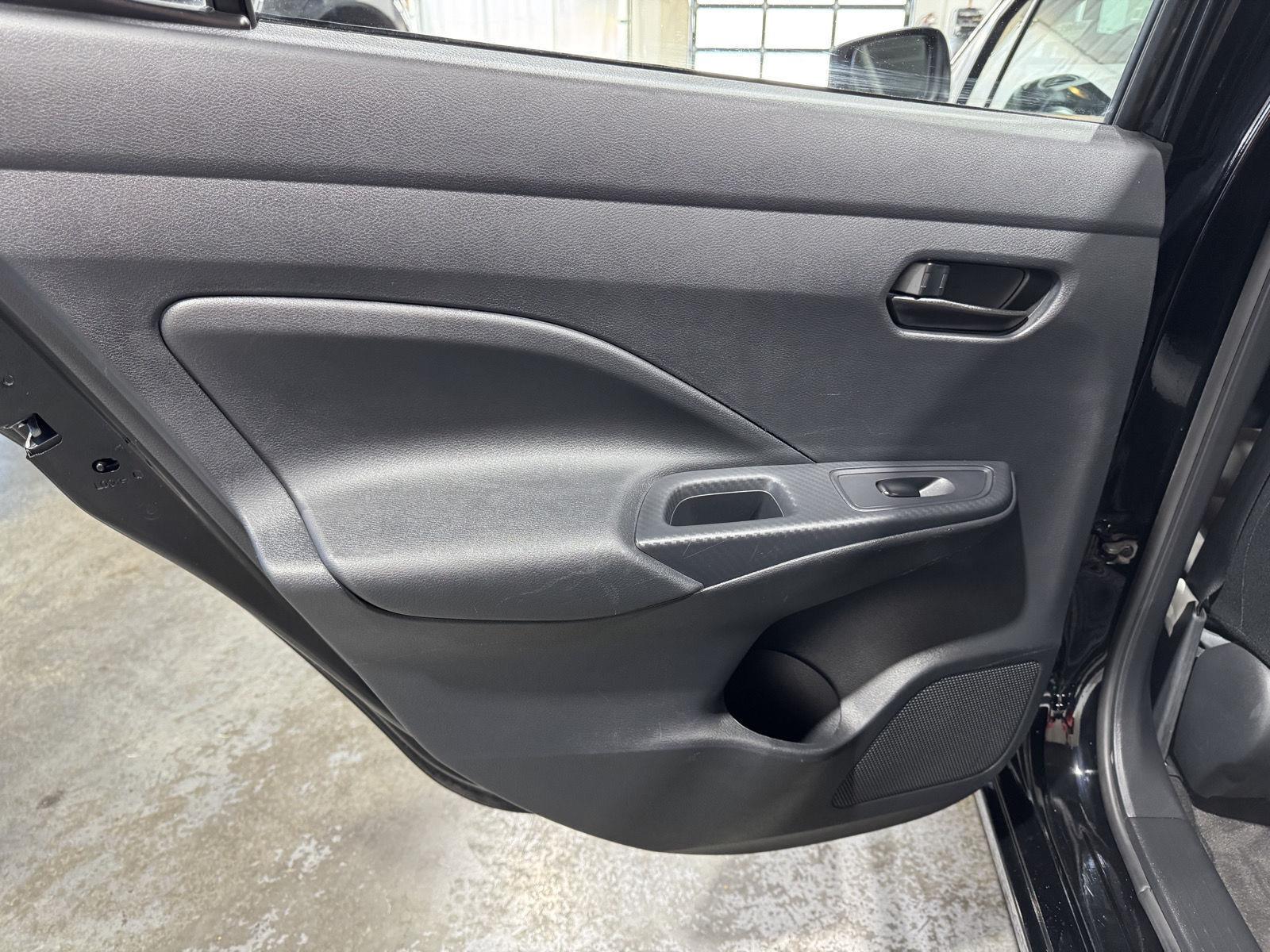 Vehicle photo 25