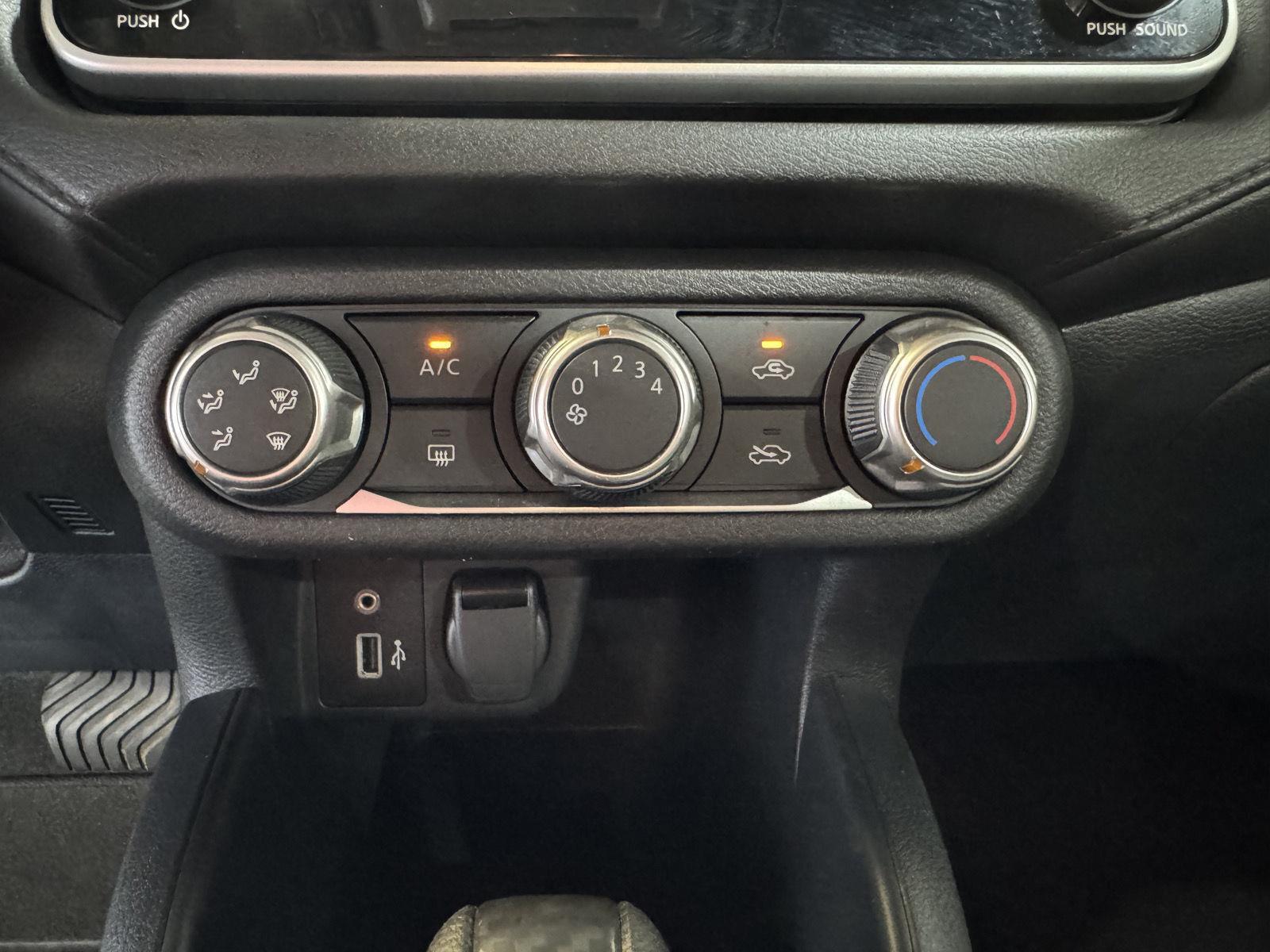 Vehicle photo 29