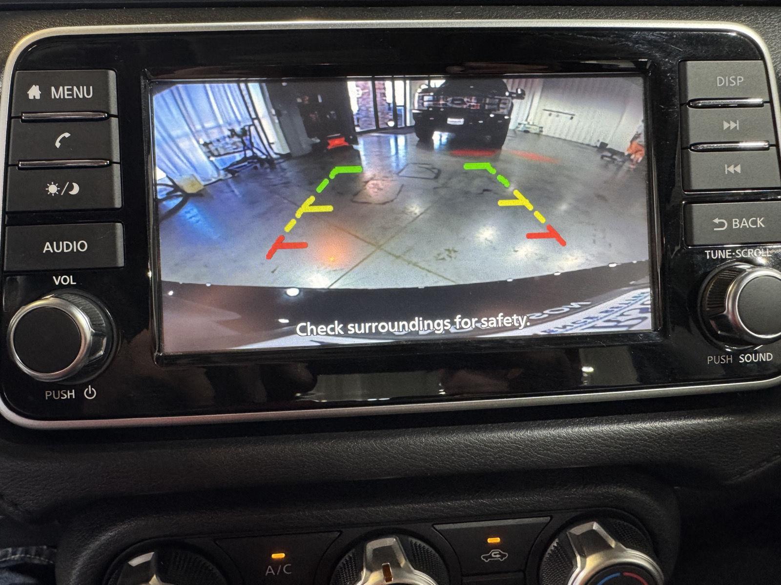 Vehicle photo 30