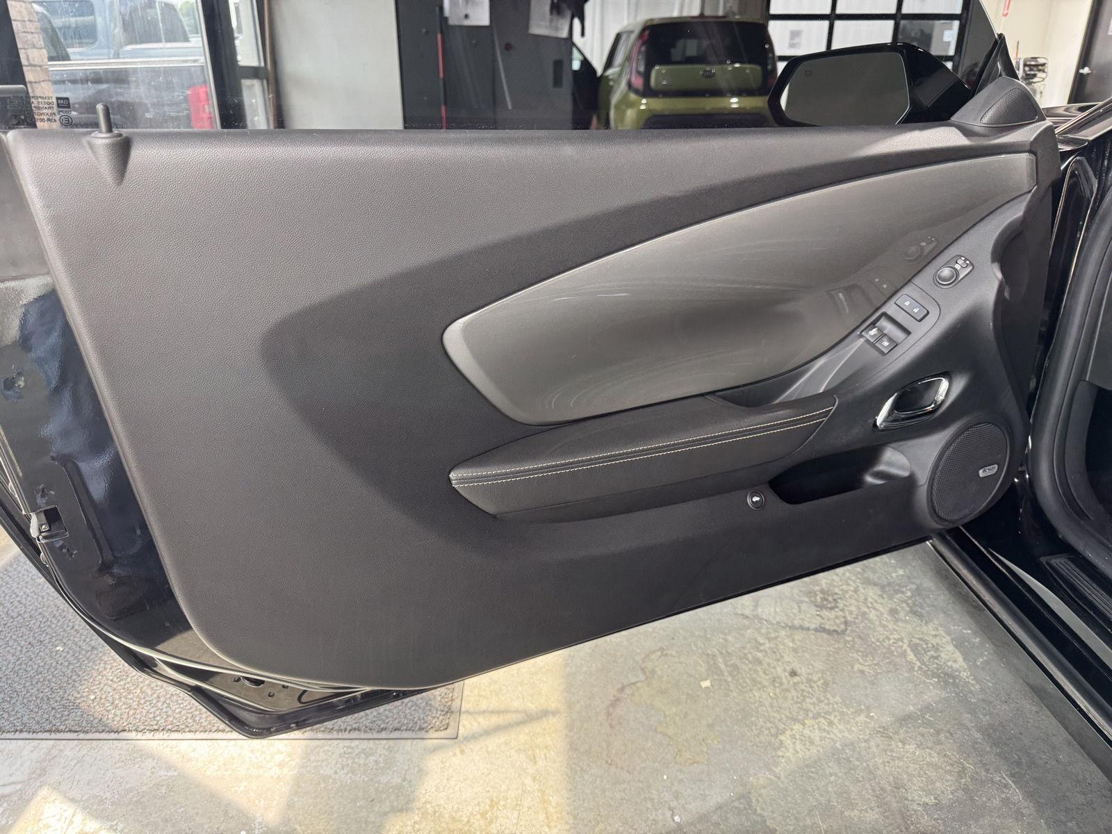 Vehicle photo 17