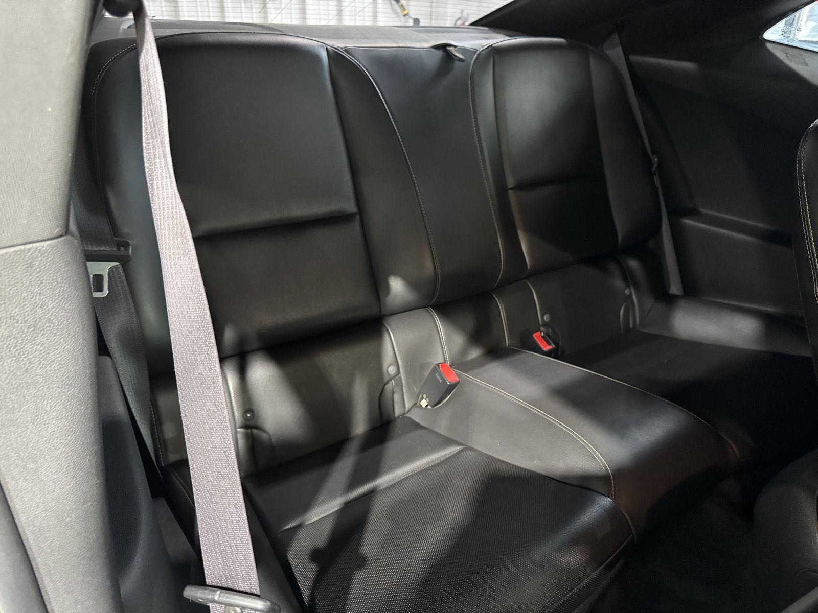 Vehicle photo 23