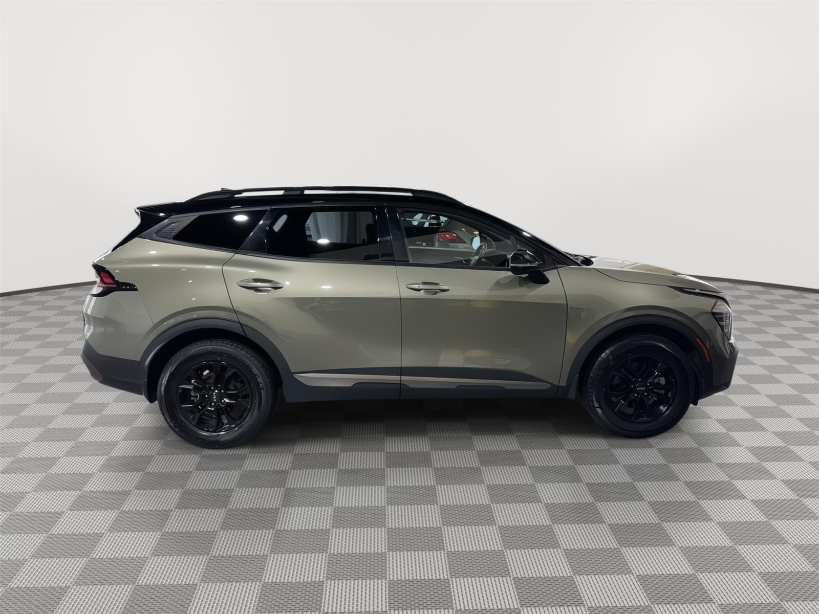 Vehicle photo 7