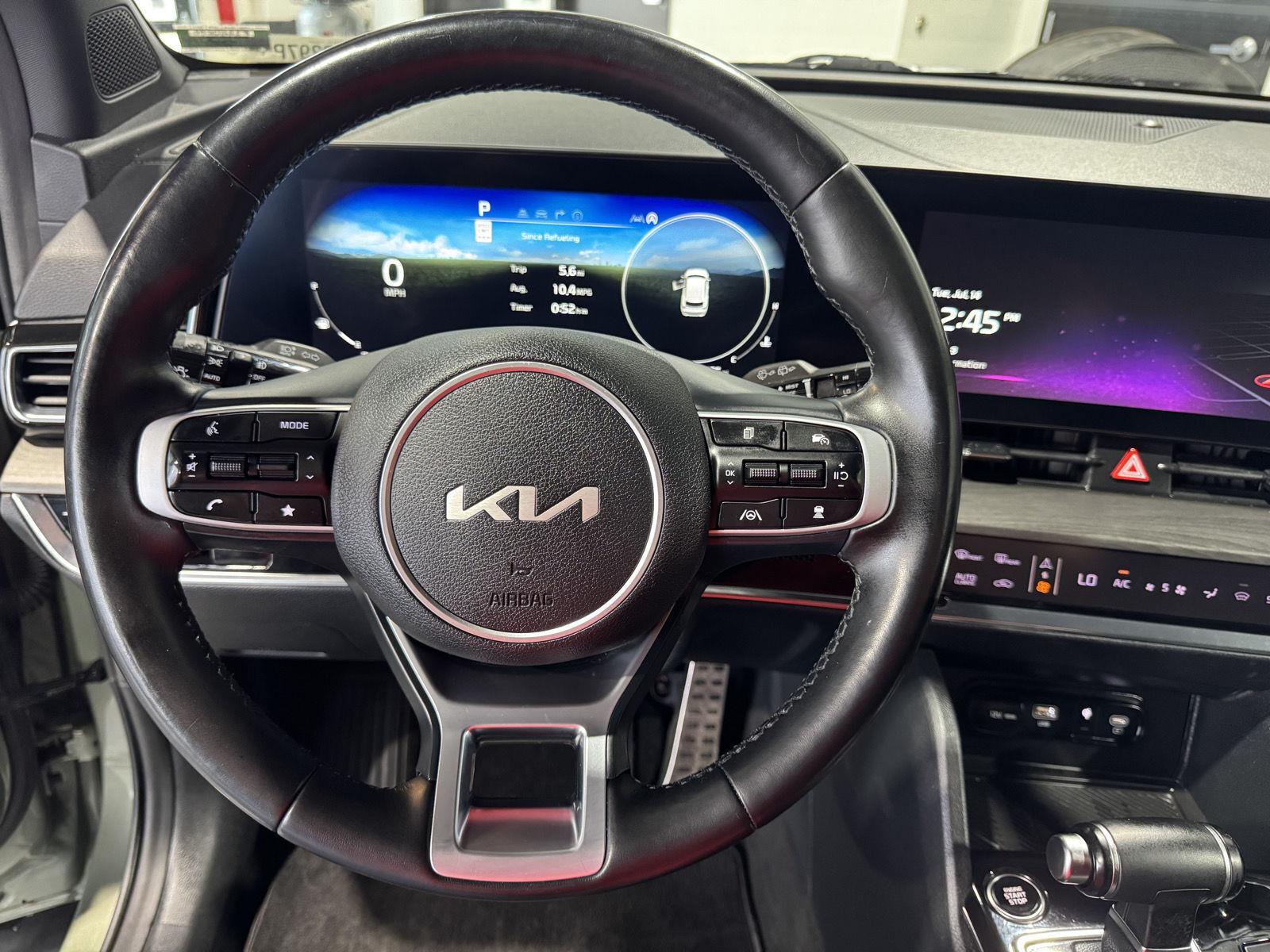 Vehicle photo 12