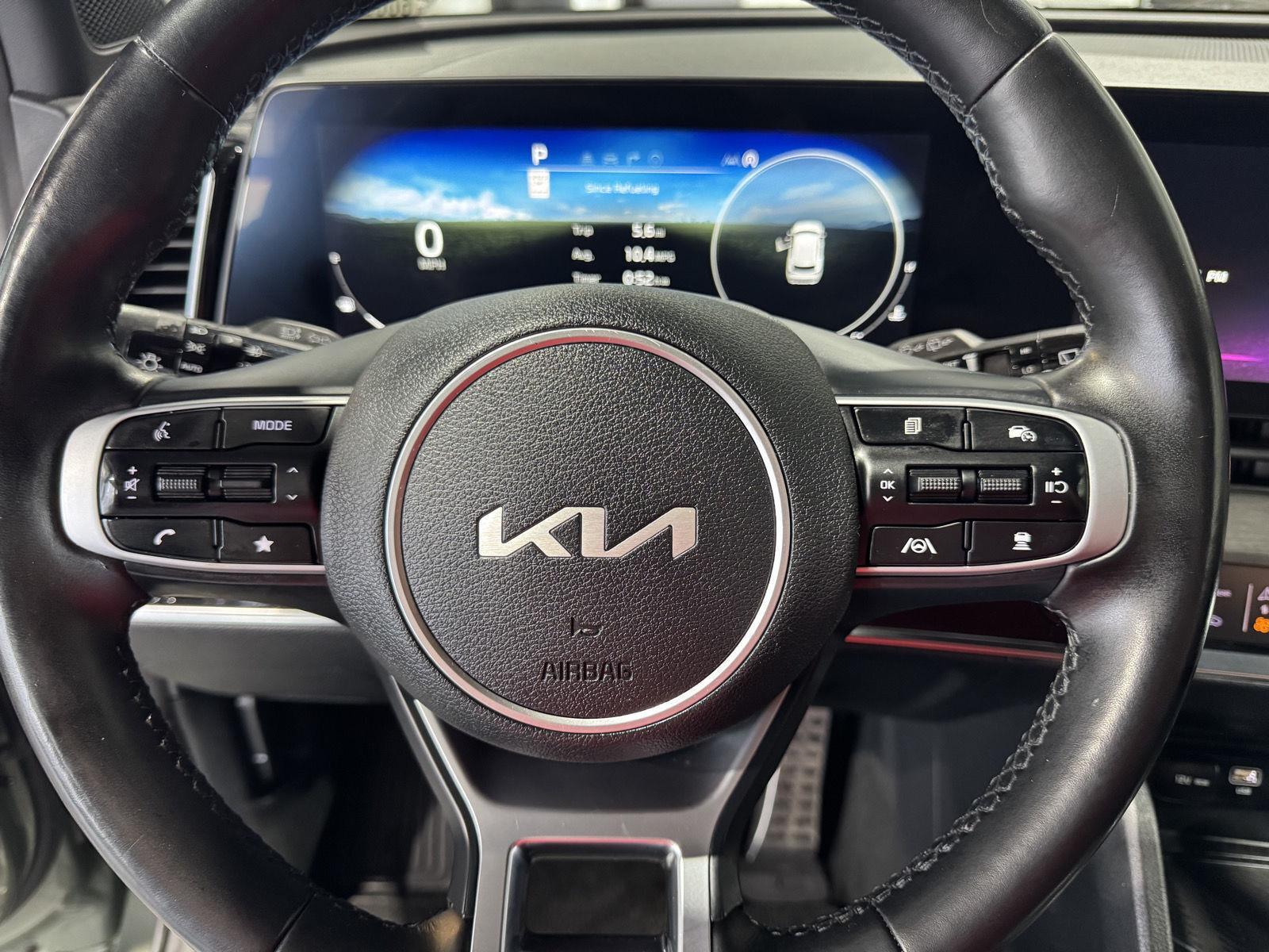 Vehicle photo 13