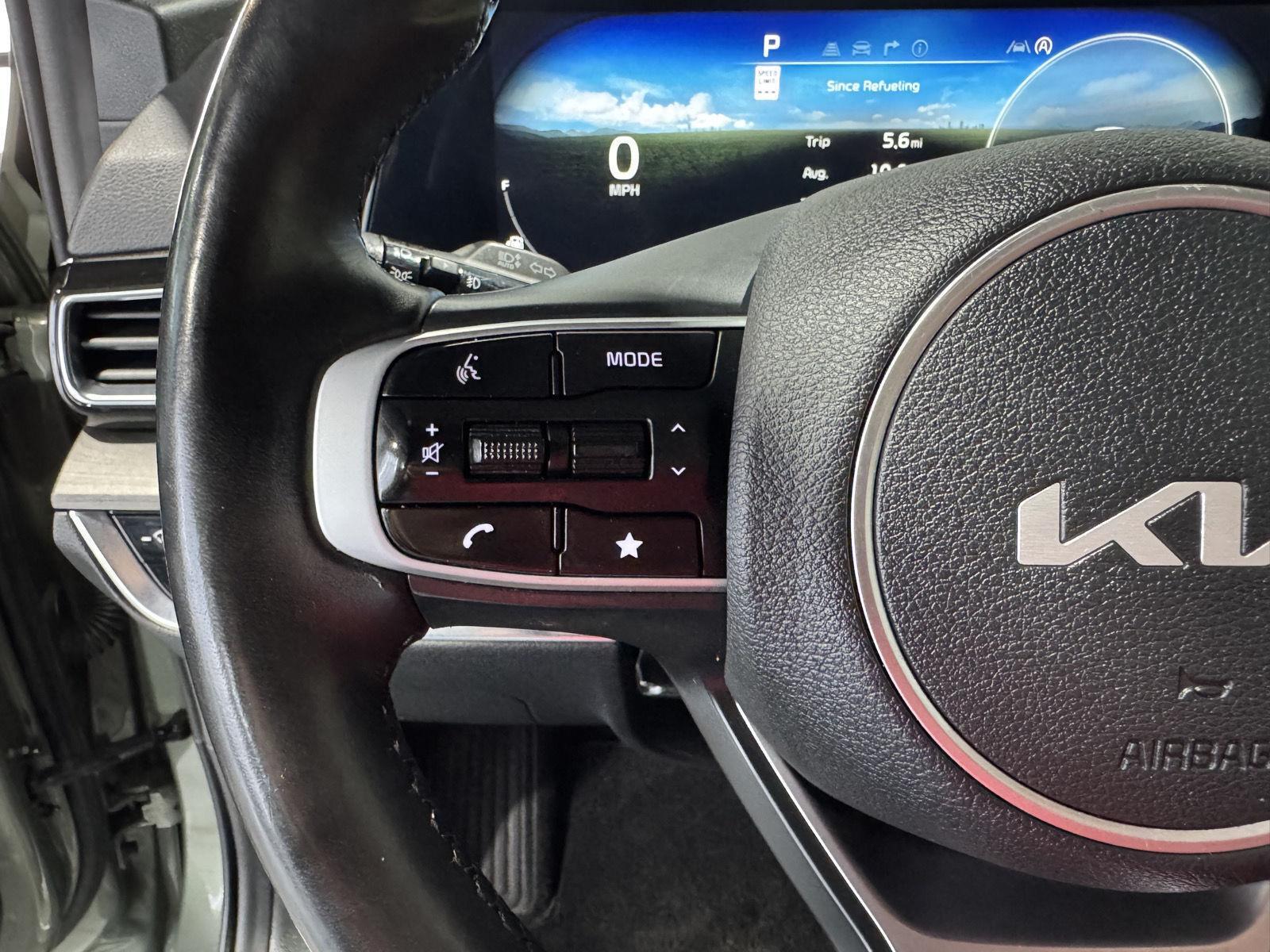 Vehicle photo 14
