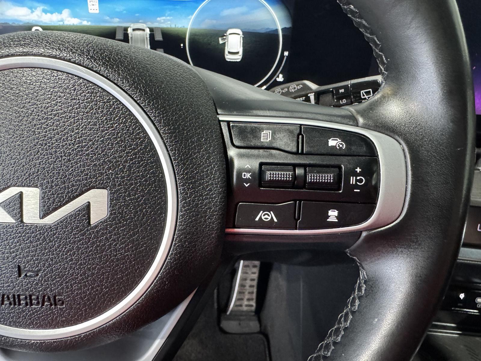 Vehicle photo 15