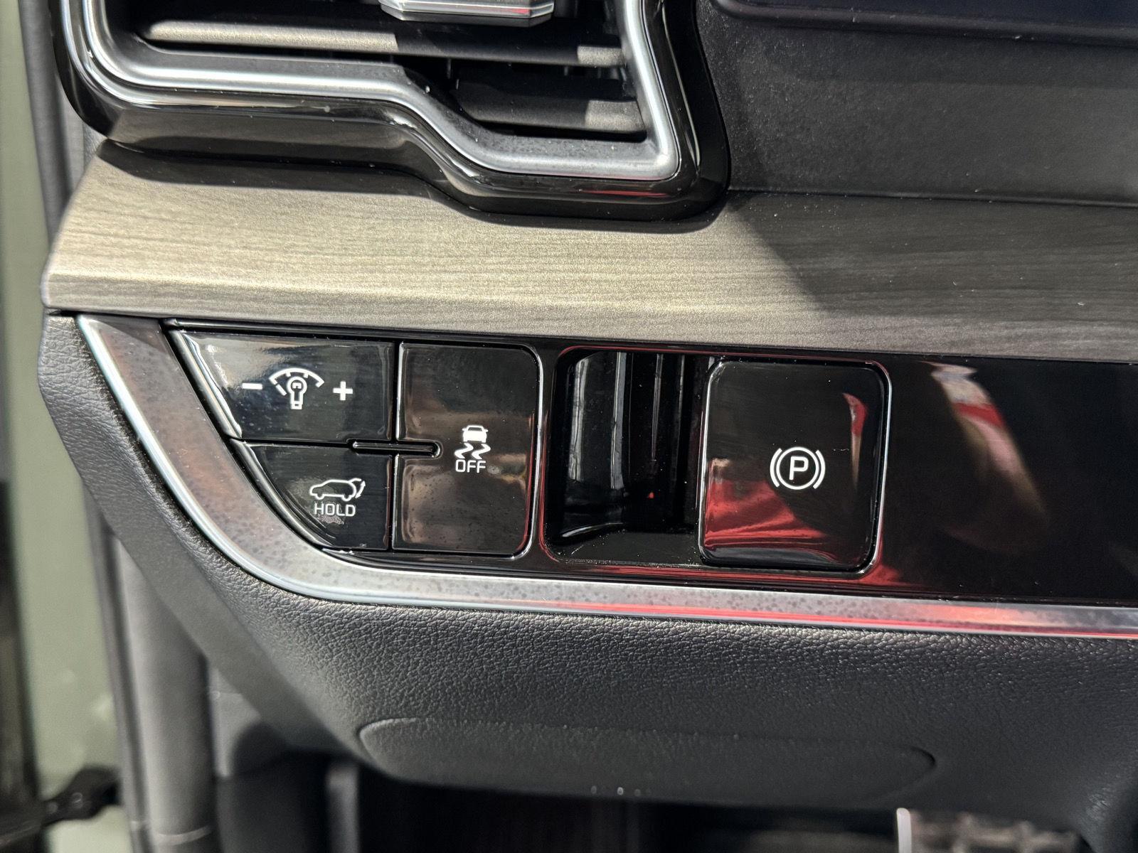 Vehicle photo 16