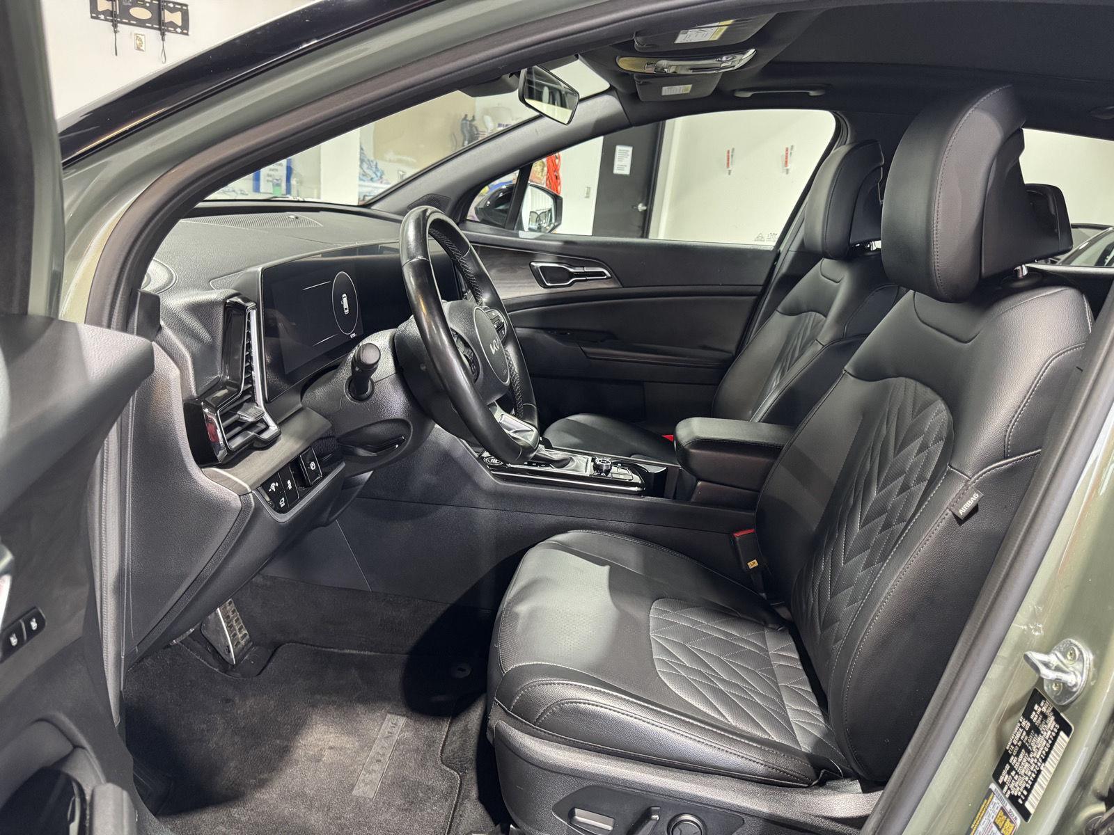 Vehicle photo 18