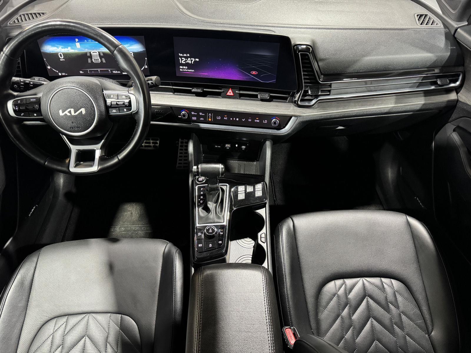 Vehicle photo 19