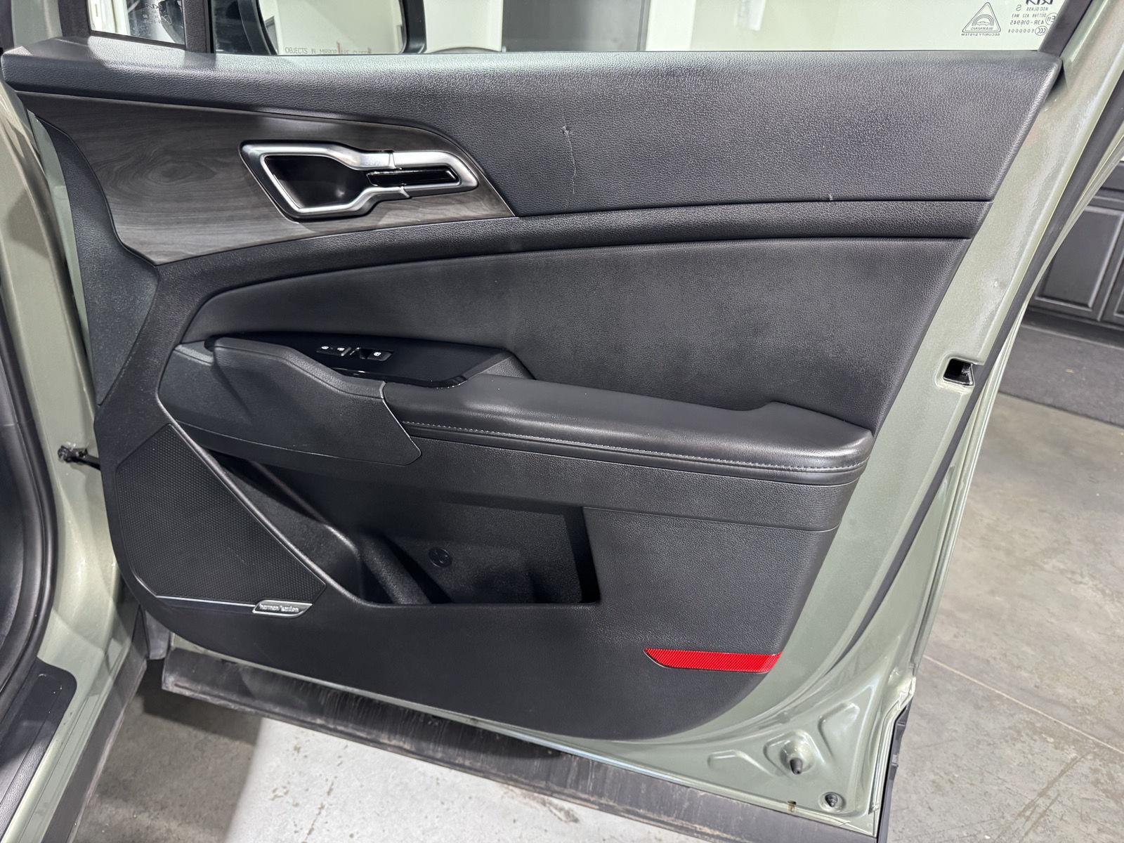 Vehicle photo 21