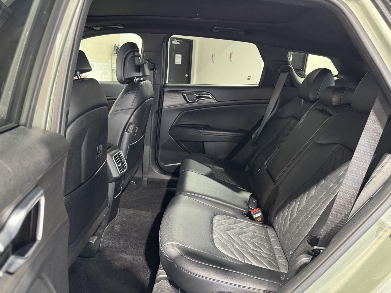 Vehicle photo 24