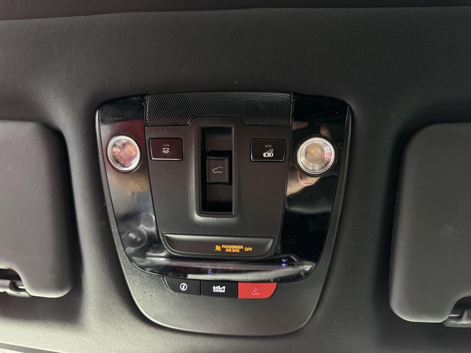 Vehicle photo 25