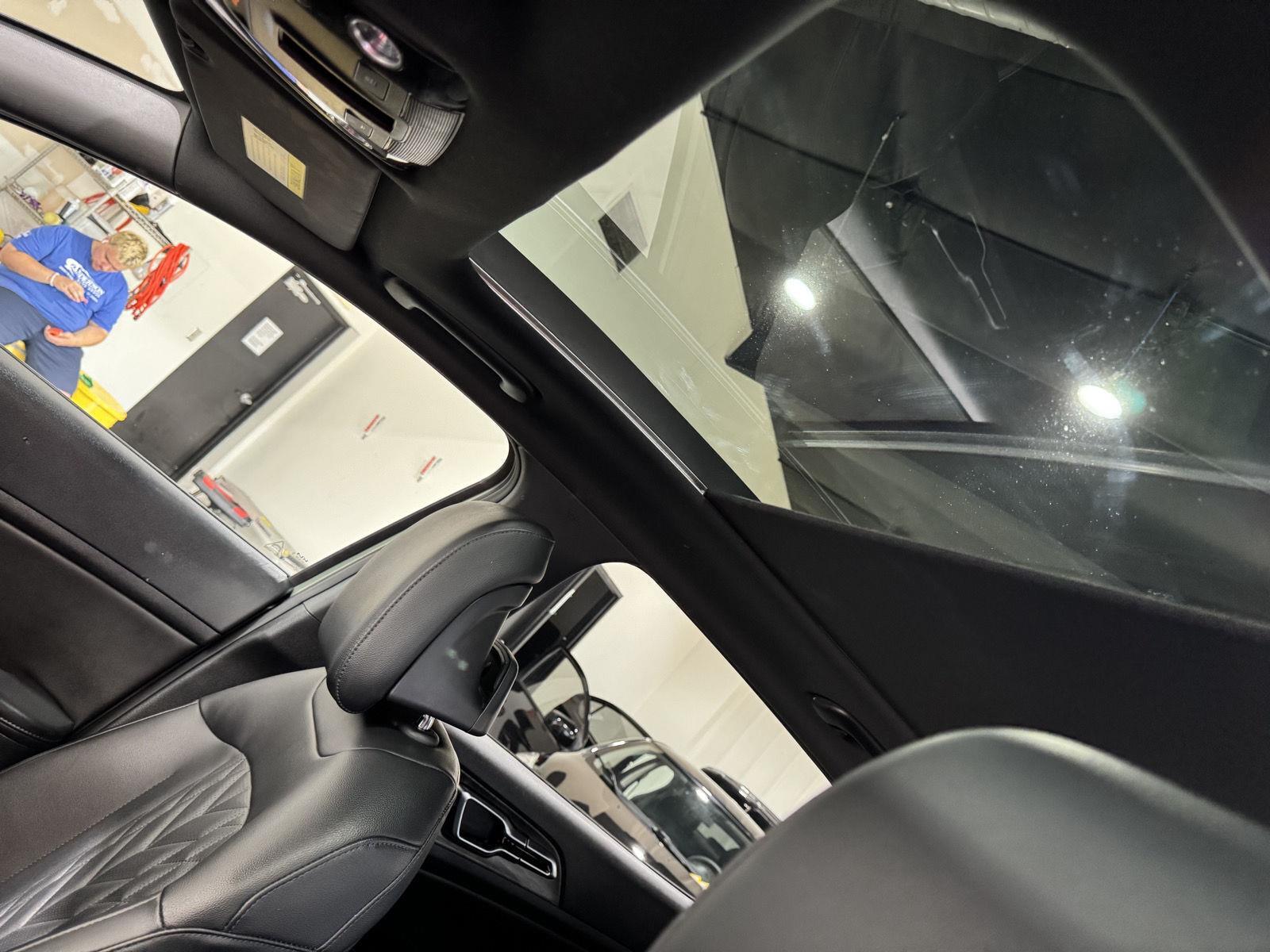 Vehicle photo 26