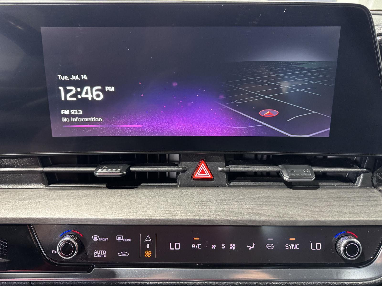 Vehicle photo 27