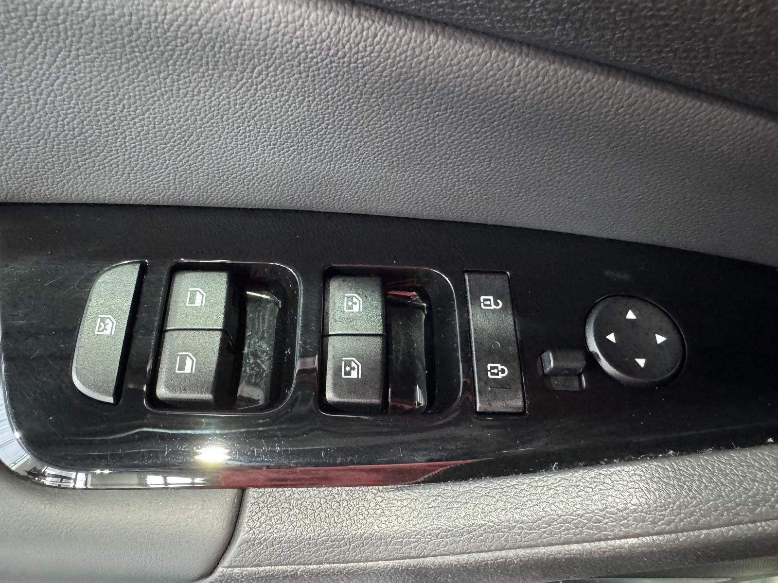 Vehicle photo 31