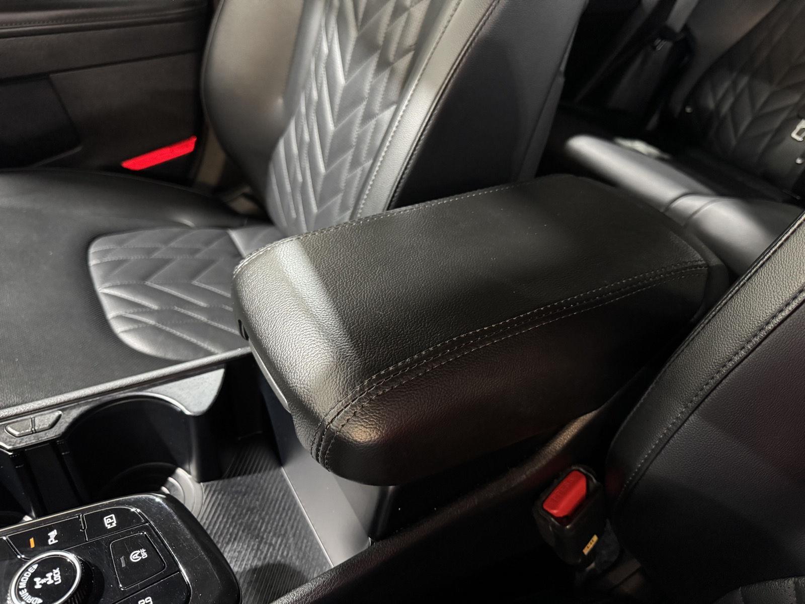 Vehicle photo 32