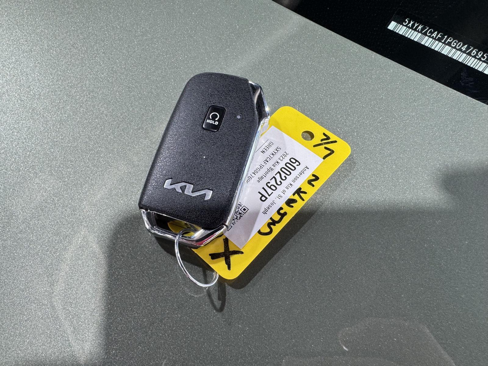 Vehicle photo 37