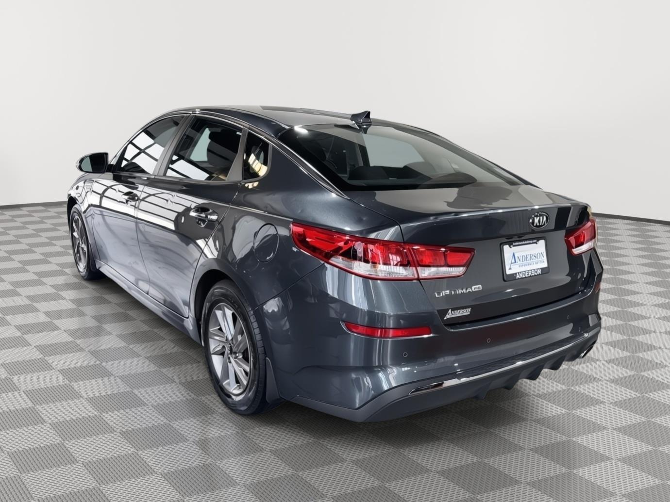 Vehicle photo 9