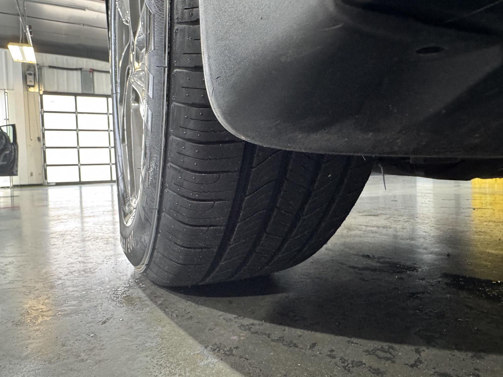 Vehicle photo 11